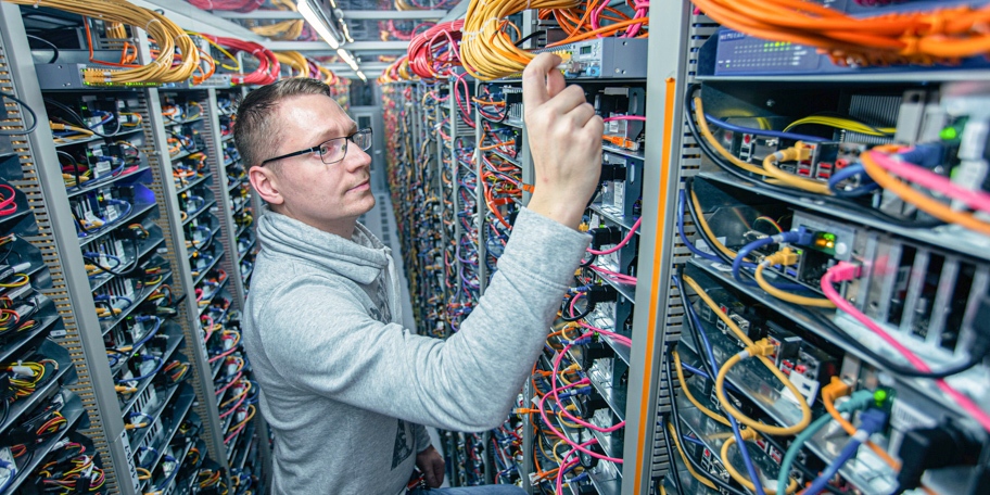 Data center Technician, 3. image